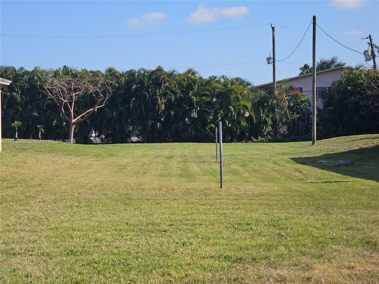 REDUCE LOT EXCELLENT LOCATION, PERFECT FOR BUILDING A HOME OR AN INVESTMENT WITH GREAT APPRECIATION POTENCIAL , PRICE IS BELOW MARKKET, DON'T MISS THIS OPPORTUNITY.
GREAT NEIGHBORHOOD