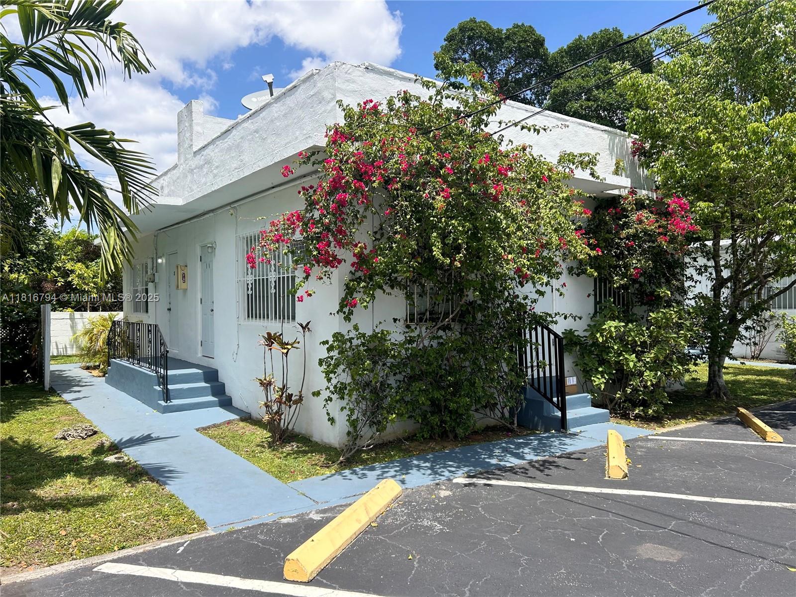Rental Property at 601 Nw 90th St 6, El Portal, Miami-Dade County, Florida - Bedrooms: 1 
Bathrooms: 1  - $1,700 MO.