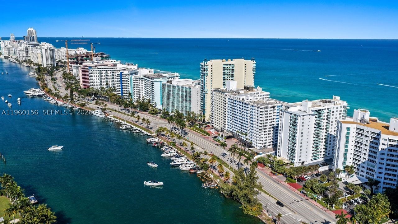 5005 Collins Ave 504