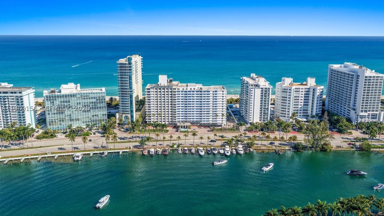 5005 Collins Ave 504