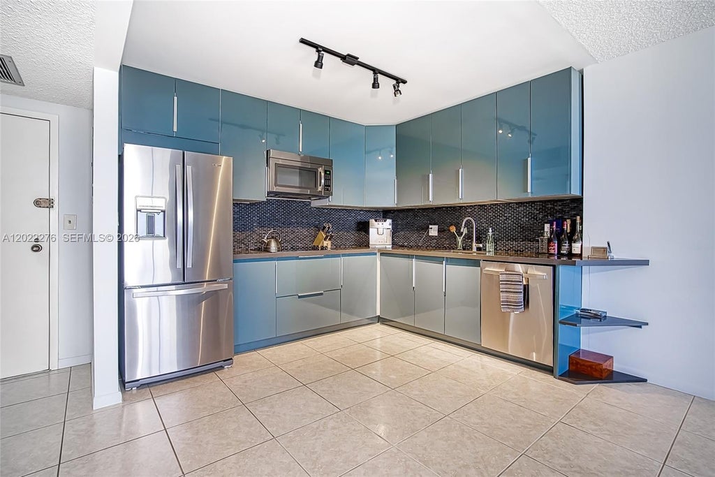 Photo of 2500 Parkview Dr #911, Hallandale Beach, FL 33009 (MLS # A12022276)