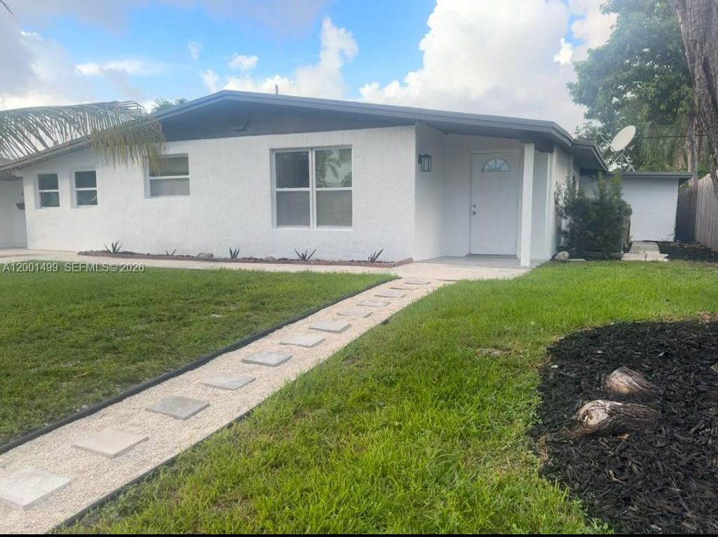 Photo of 5611 SW 38th St, Davie, FL 33314 (MLS # A12001499)