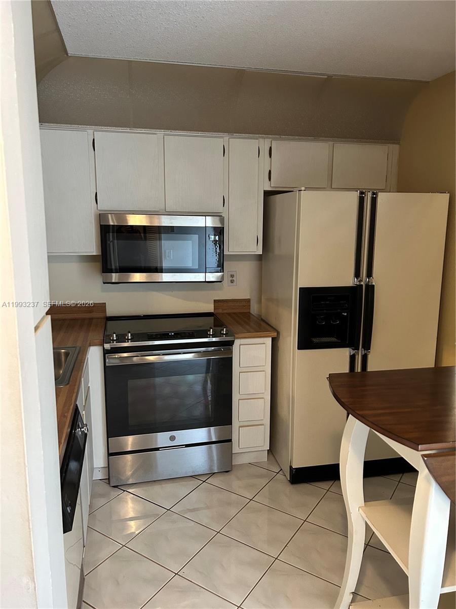 HOLIDAY VILLAGE OF CORAL - Residential