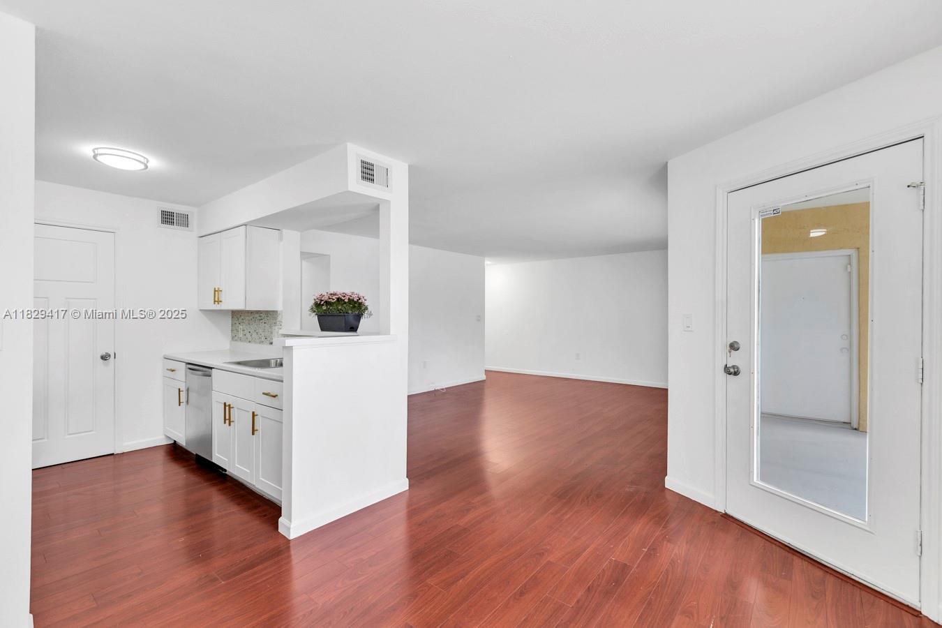 SAILBOAT POINTE CONDO - Residential