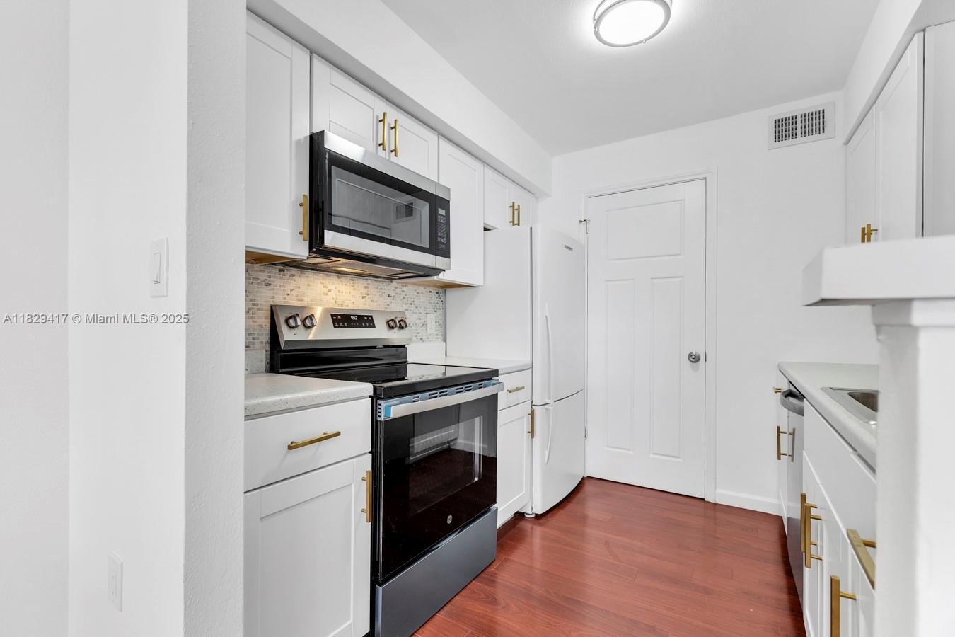 SAILBOAT POINTE CONDO - Residential