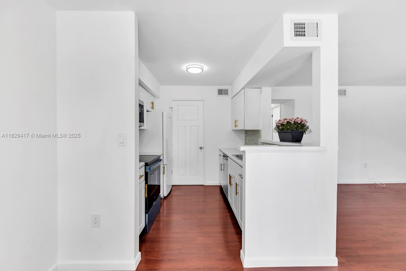 SAILBOAT POINTE CONDO - Residential