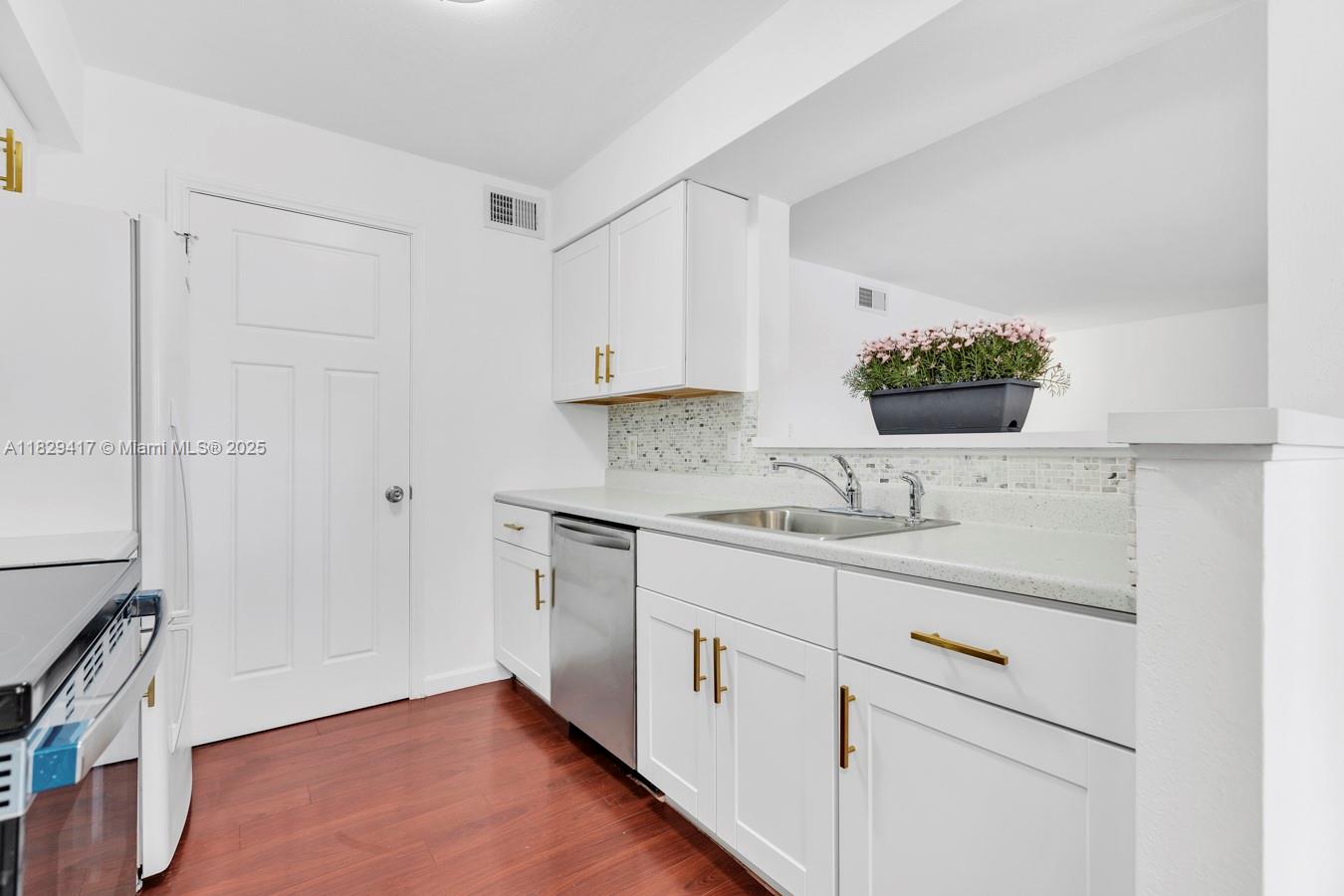 SAILBOAT POINTE CONDO - Residential