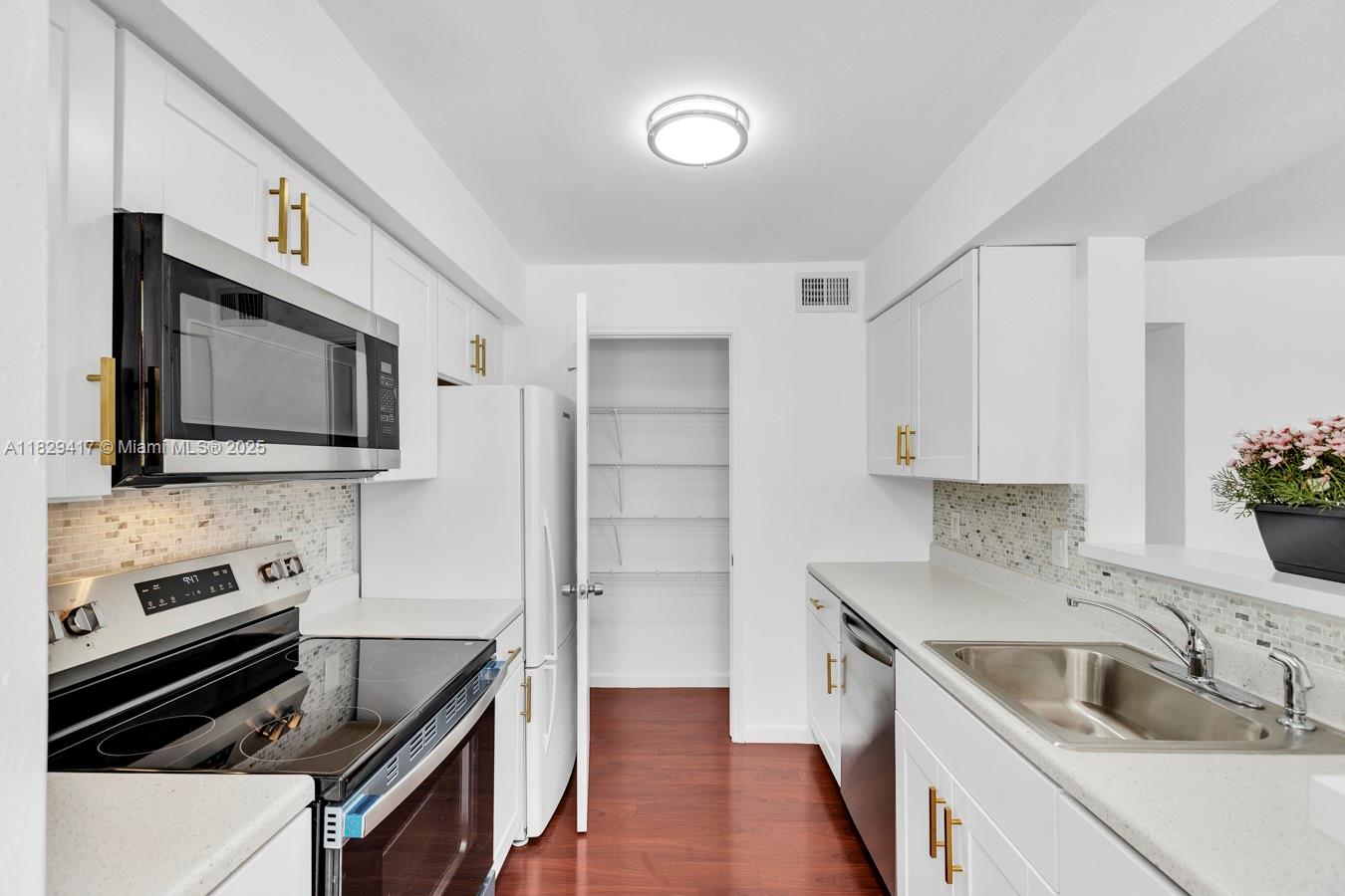 SAILBOAT POINTE CONDO - Residential