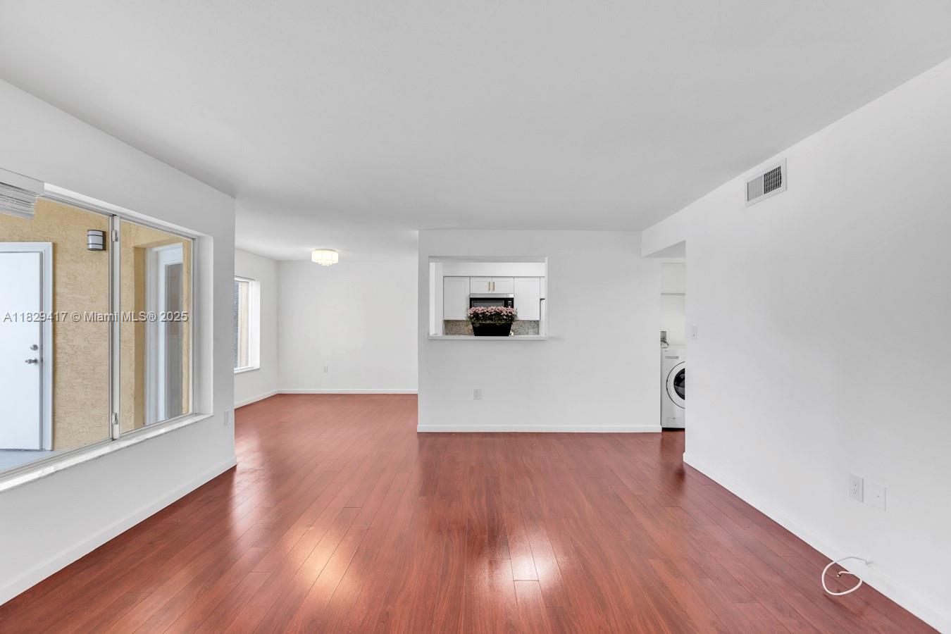 2341 NW 33rd St 409, Oakland Park, FL, 33309/$279,000 3 2341 NW 33rd St 409