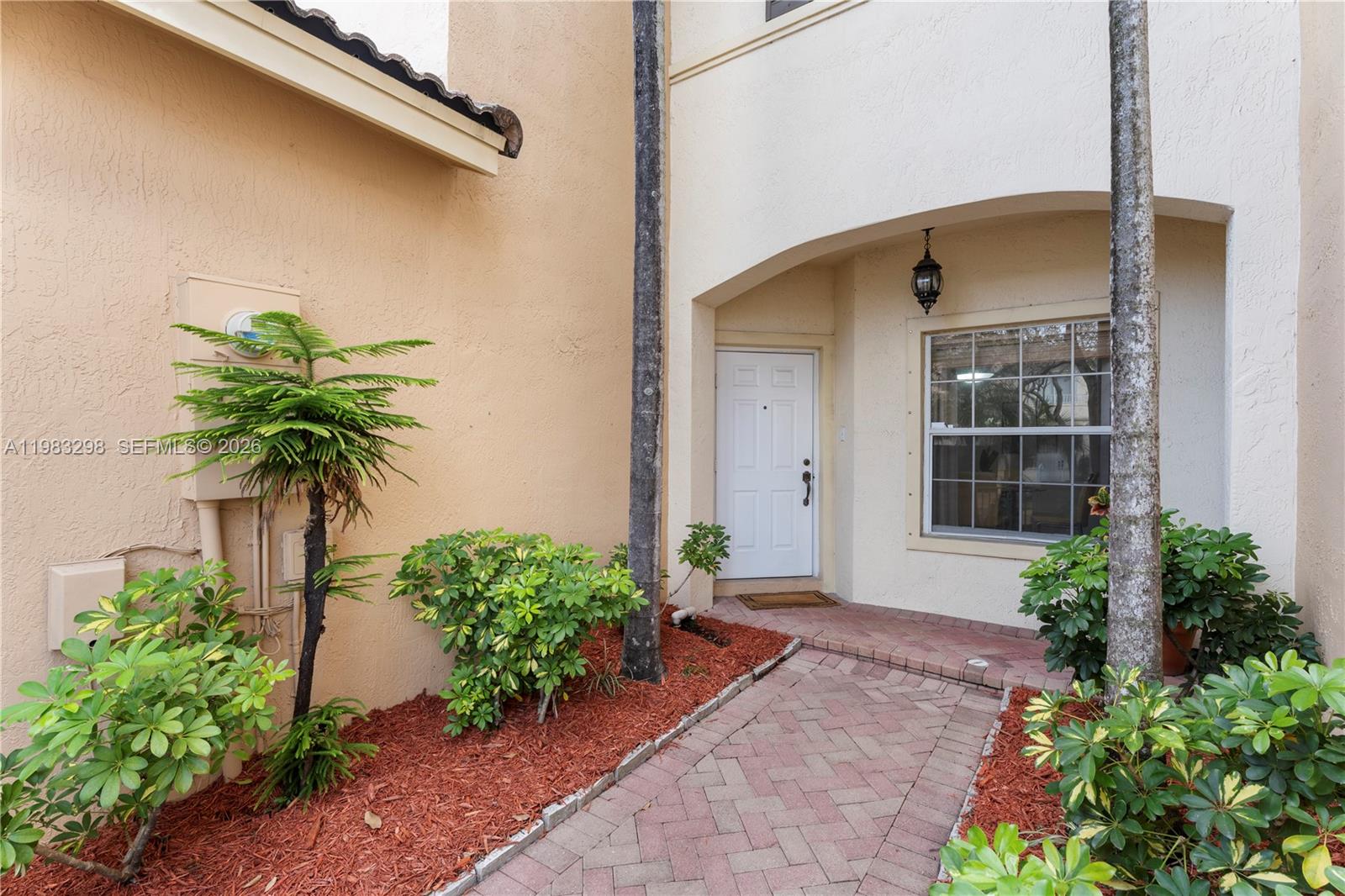 DORAL SOUTHEAST PATIO-HOM - Residential