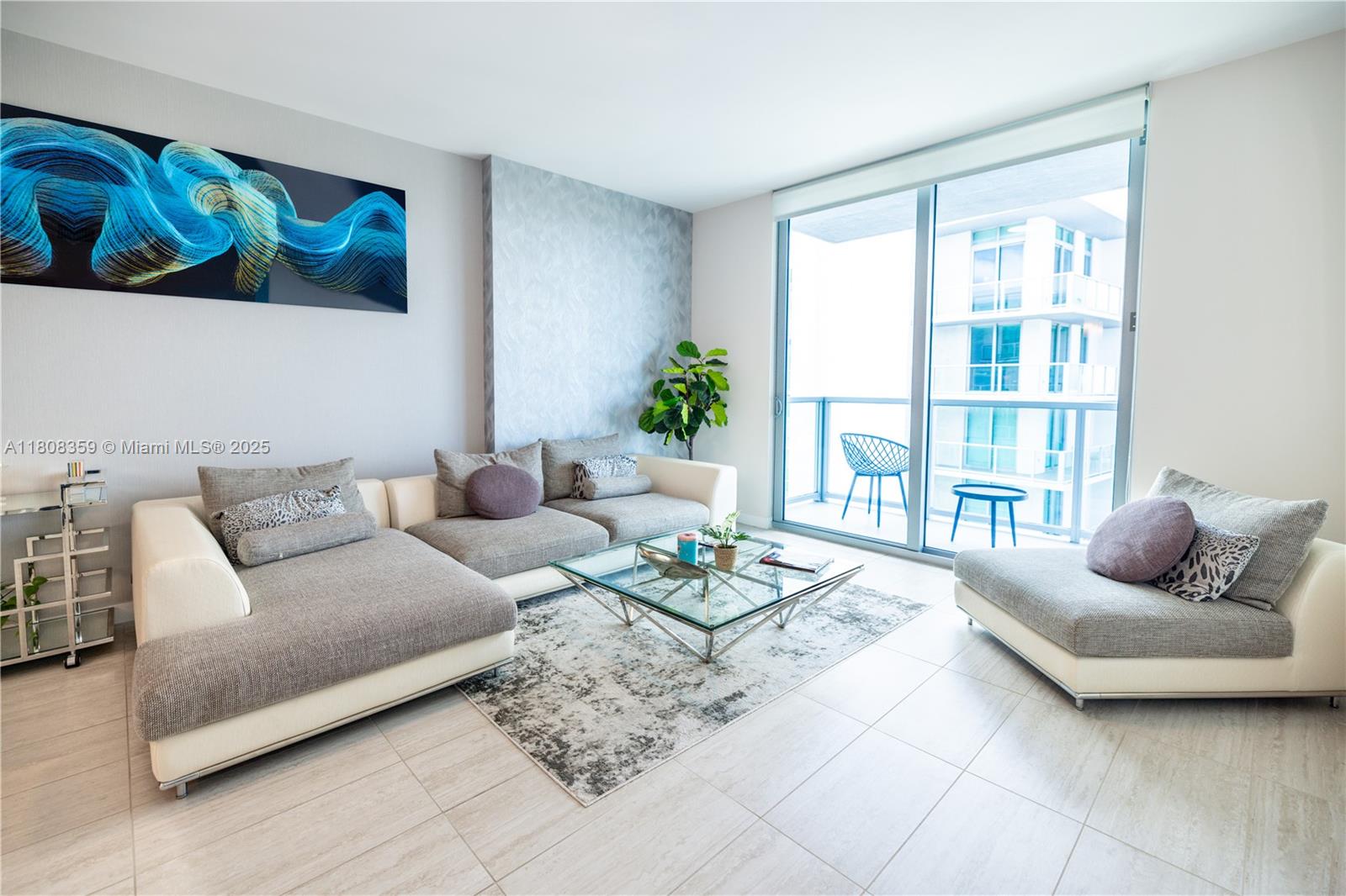 QUADRO CONDO - Residential