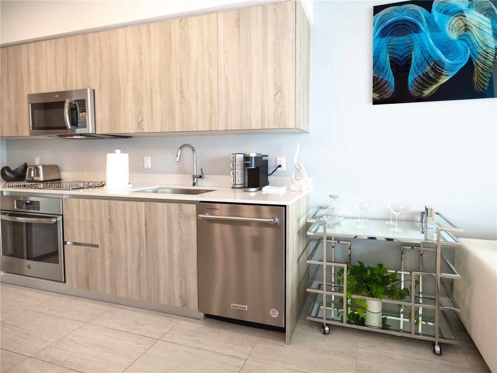 QUADRO CONDO - Residential