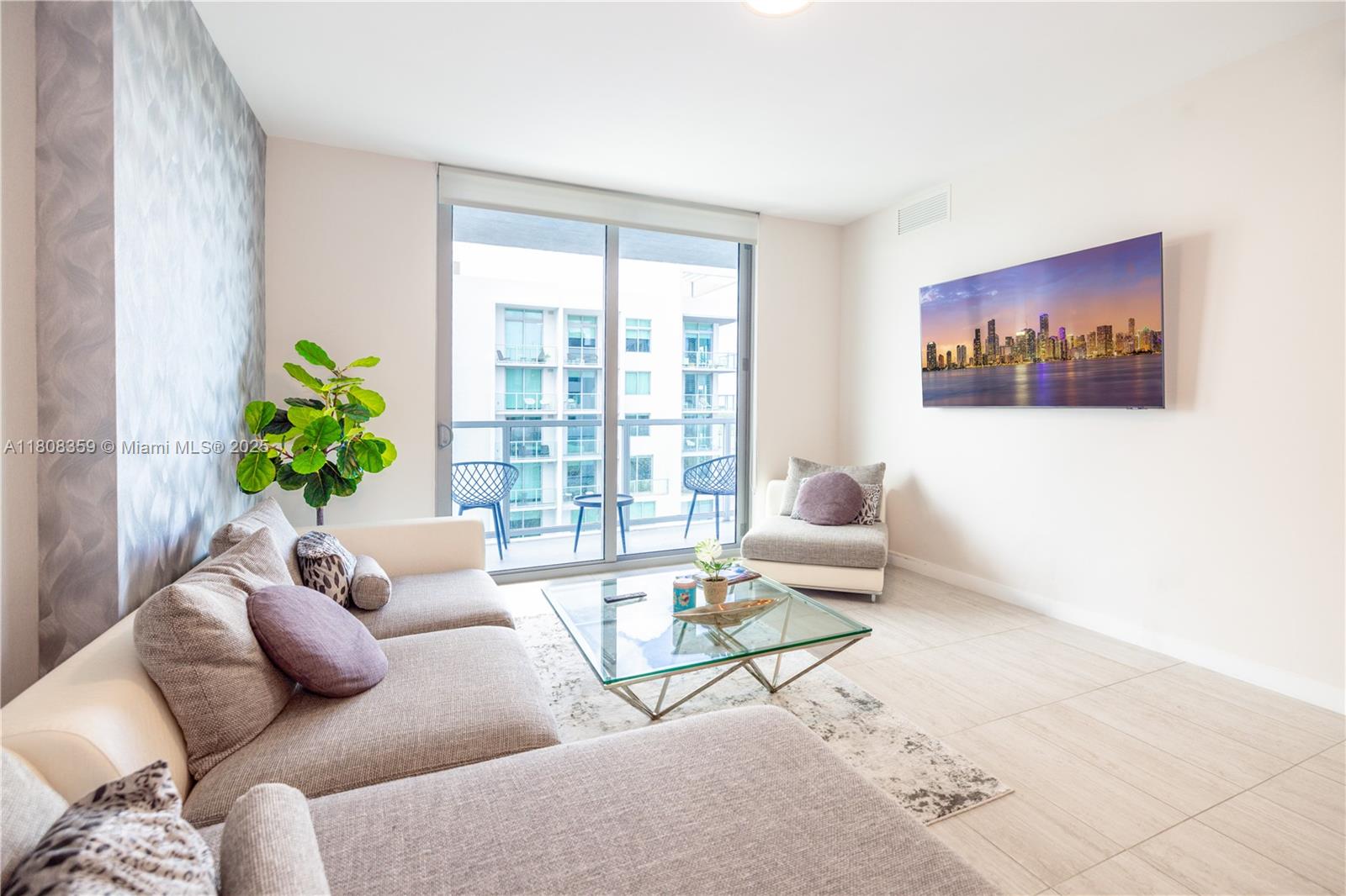 QUADRO CONDO - Residential