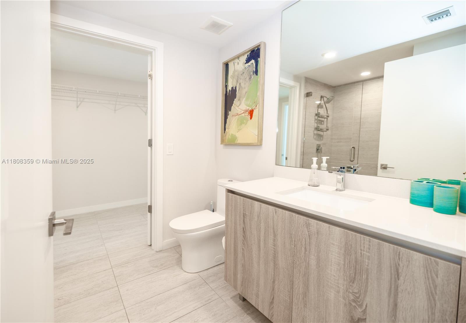 QUADRO CONDO - Residential