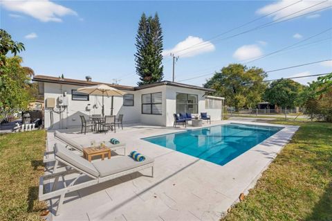 190 NE 173rd St Miami FL 33162