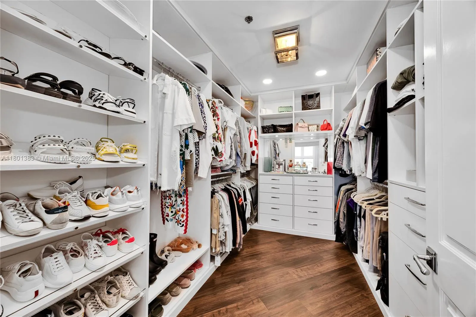 Coral Gables, Florida 33158, United States, 3 Bedrooms Bedrooms, ,4 BathroomsBathrooms,Residential,Active,128034