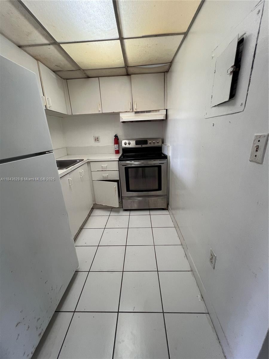 NEW WORLD CONDO APTS III - Residential