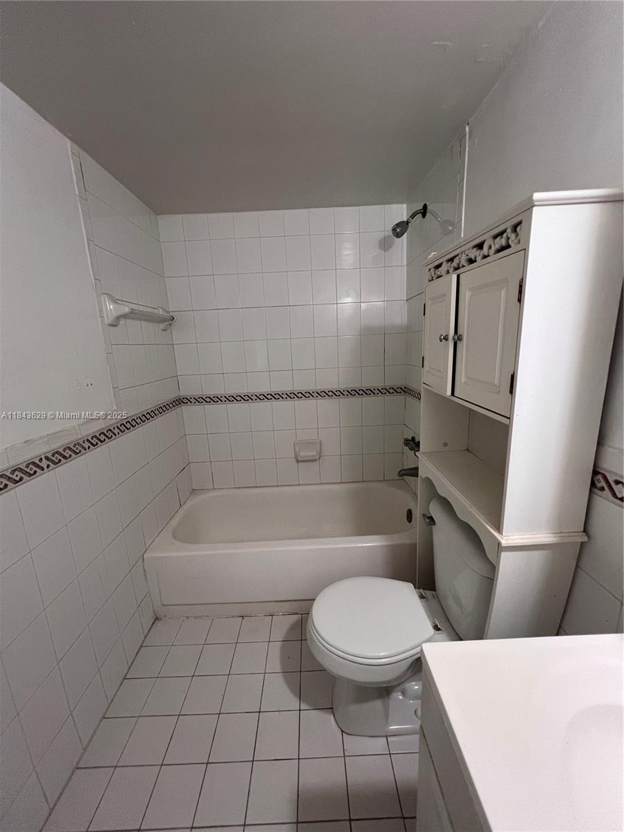 NEW WORLD CONDO APTS III - Residential