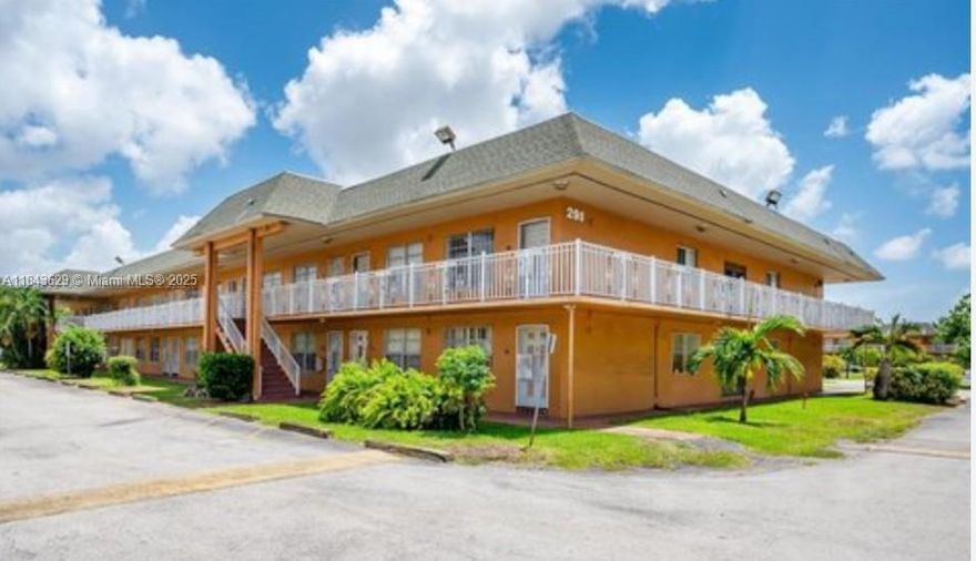 Investor Opportunity! Studio Unit with 440 sqft. Unlock the potential of this income-generating property! This is an ideal investment opportunity in a high-demand area. Comparables unit are listed from $129.000 to $140.000, and some other closed for $135.000 and $138.000. A/C in good condition and water heater too. Needs Renovation. This unit can be rented around $1400 -$1450. High Cap Rate! Special Assessment is paid. OK TO LEASE IMMEDIATELY.  NO AGE RESTRICTIONS. Easy to show lock box.