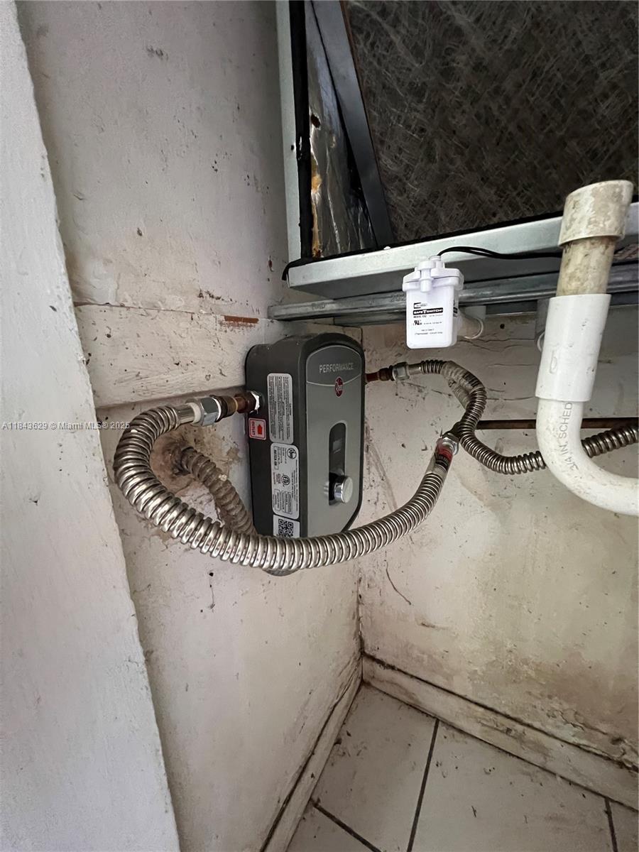 NEW WORLD CONDO APTS III - Residential