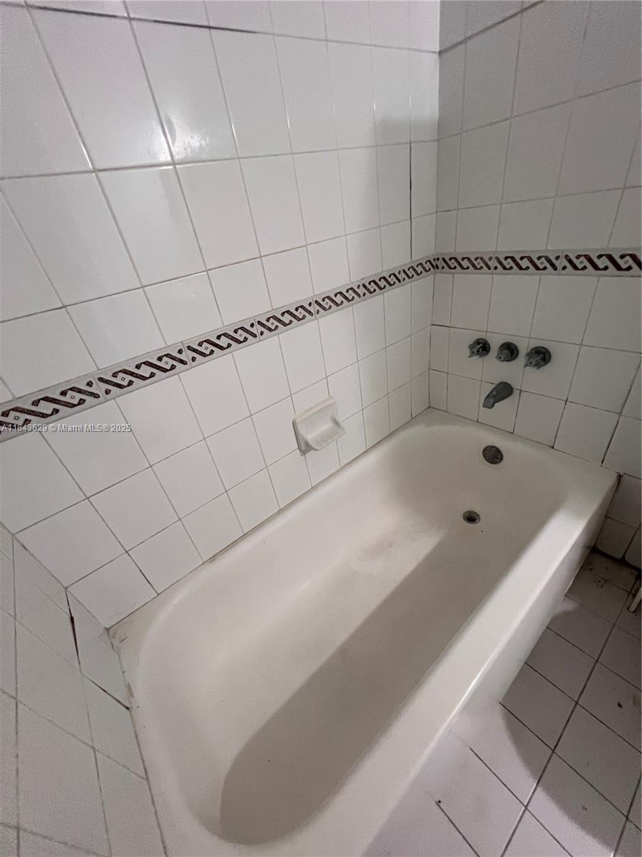 NEW WORLD CONDO APTS III - Residential