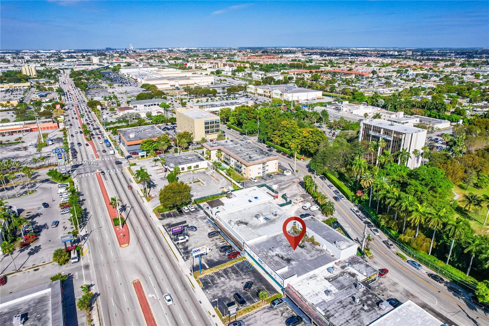 Prime retail sublease space available! 1600-2500 SF available to sublease. Create your own entrance or co-create with the adjoining business, Dog Grooming USA (perfect for vet or dog trainer). Contact me today for more details and how we can make this happen for your business! Sub-Tenant is open to any permissible business.