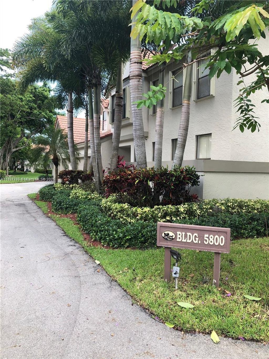 Photo of 5800 Coach House Cir #E, Boca Raton, FL 33486 (MLS # A11897783)