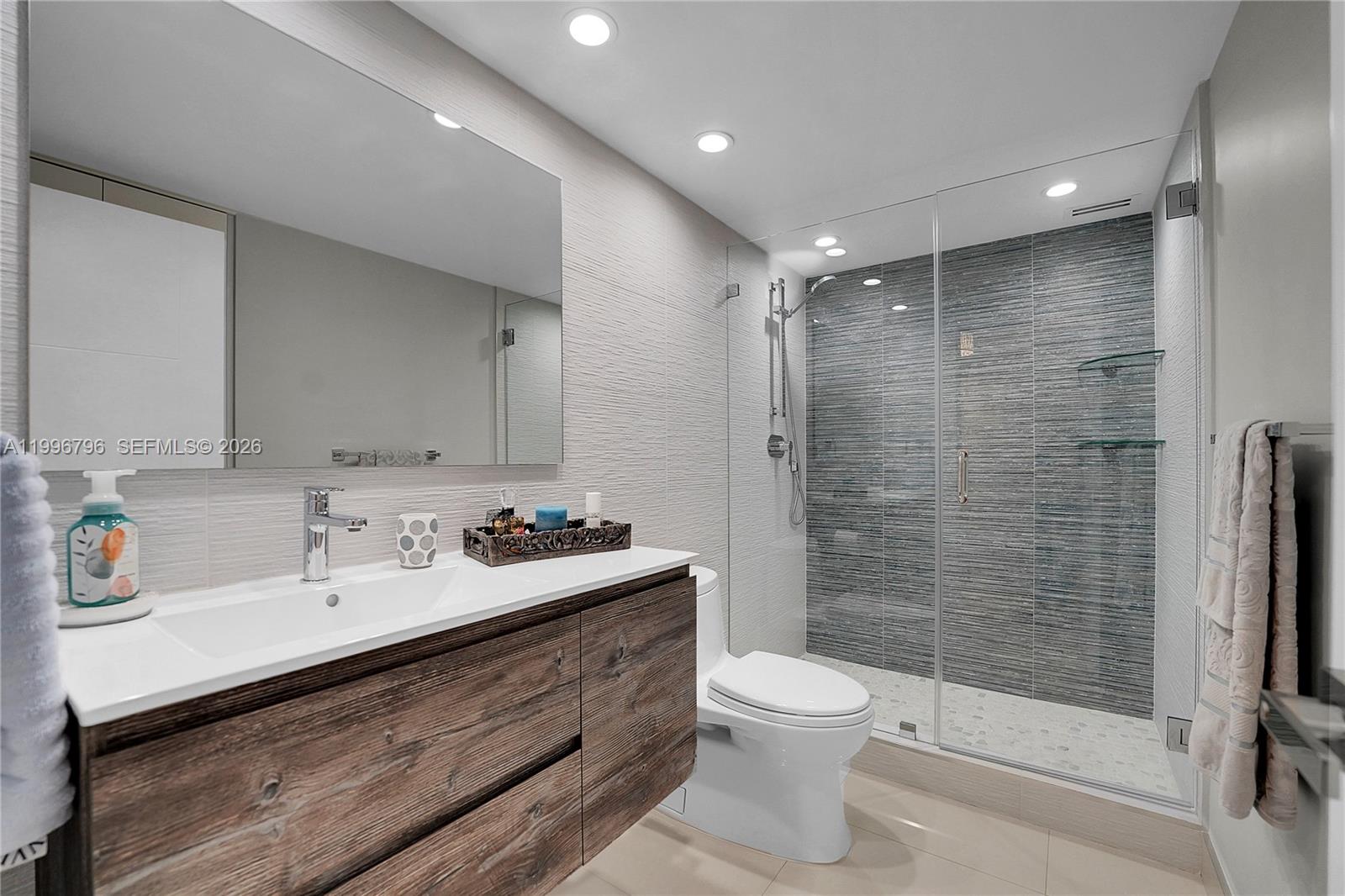 MALAGA TOWERS CONDO - Residential