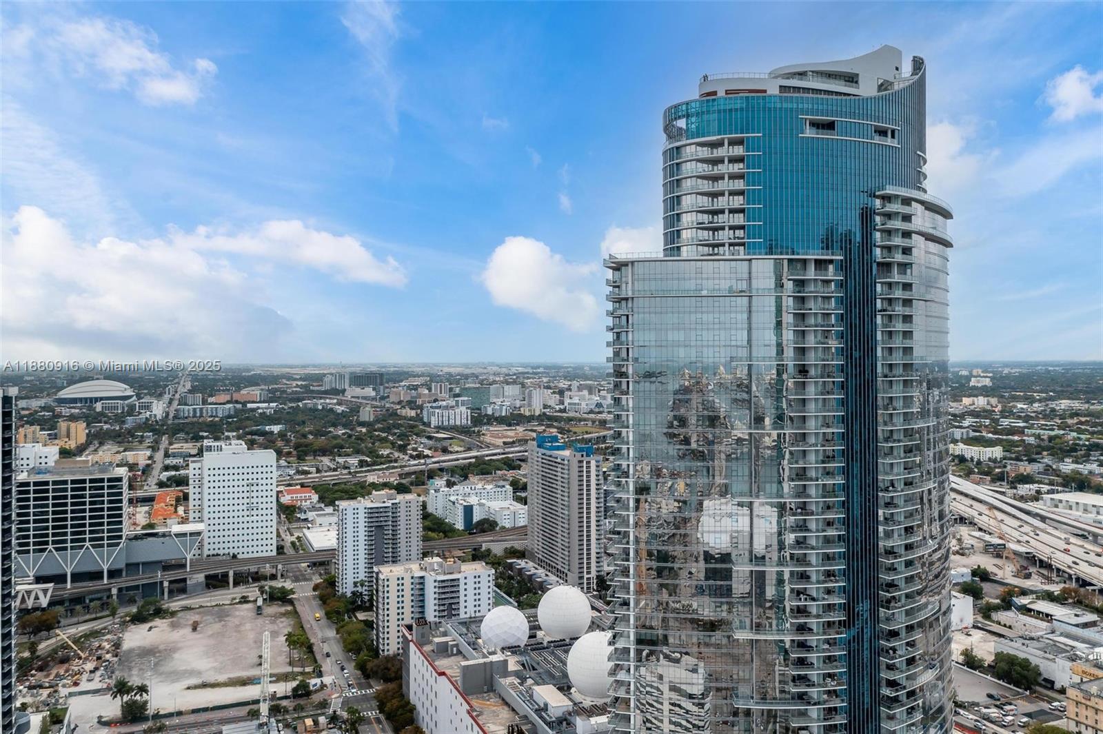 PARAMOUNT MIAMI WORLDCENT - Residential
