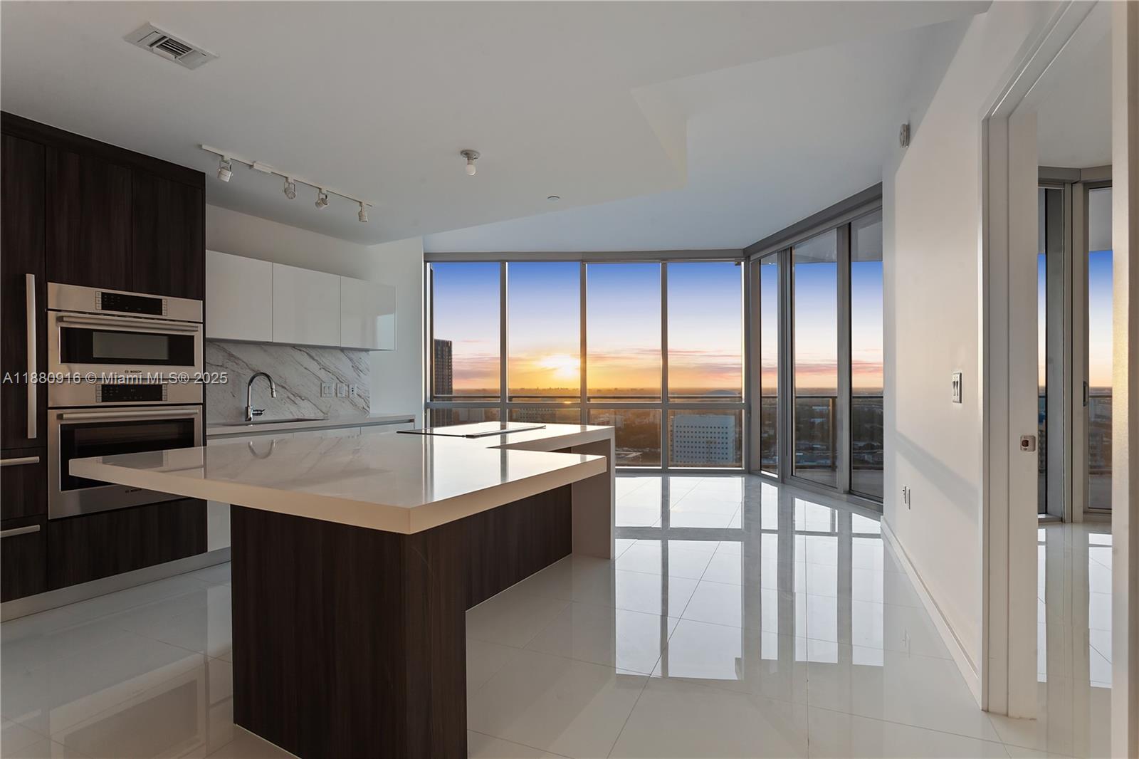 PARAMOUNT MIAMI WORLDCENT - Residential