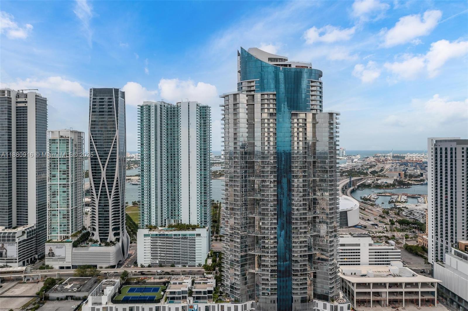 PARAMOUNT MIAMI WORLDCENT - Residential