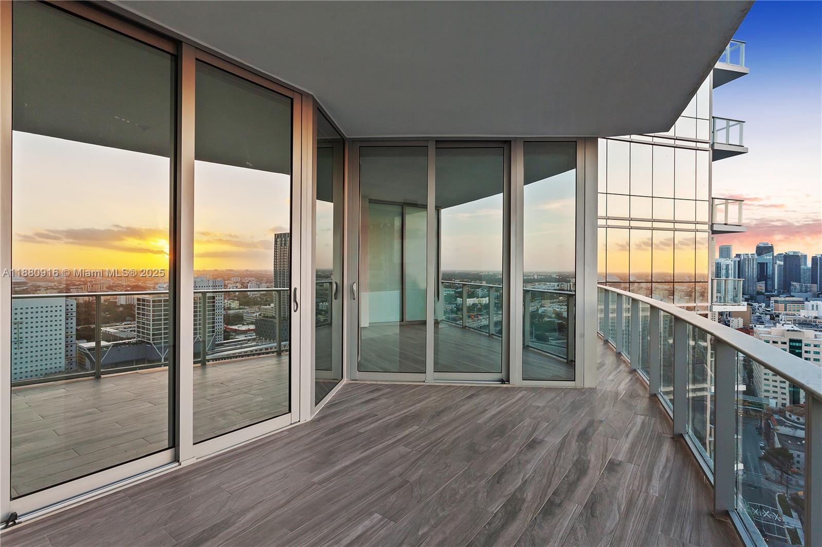 PARAMOUNT MIAMI WORLDCENT - Residential