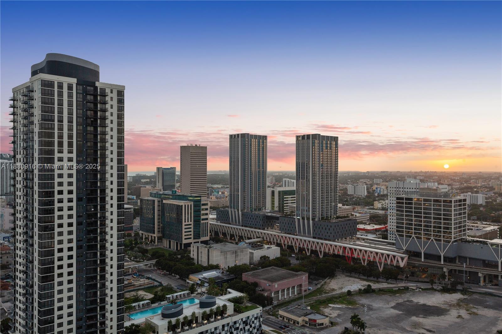 PARAMOUNT MIAMI WORLDCENT - Residential