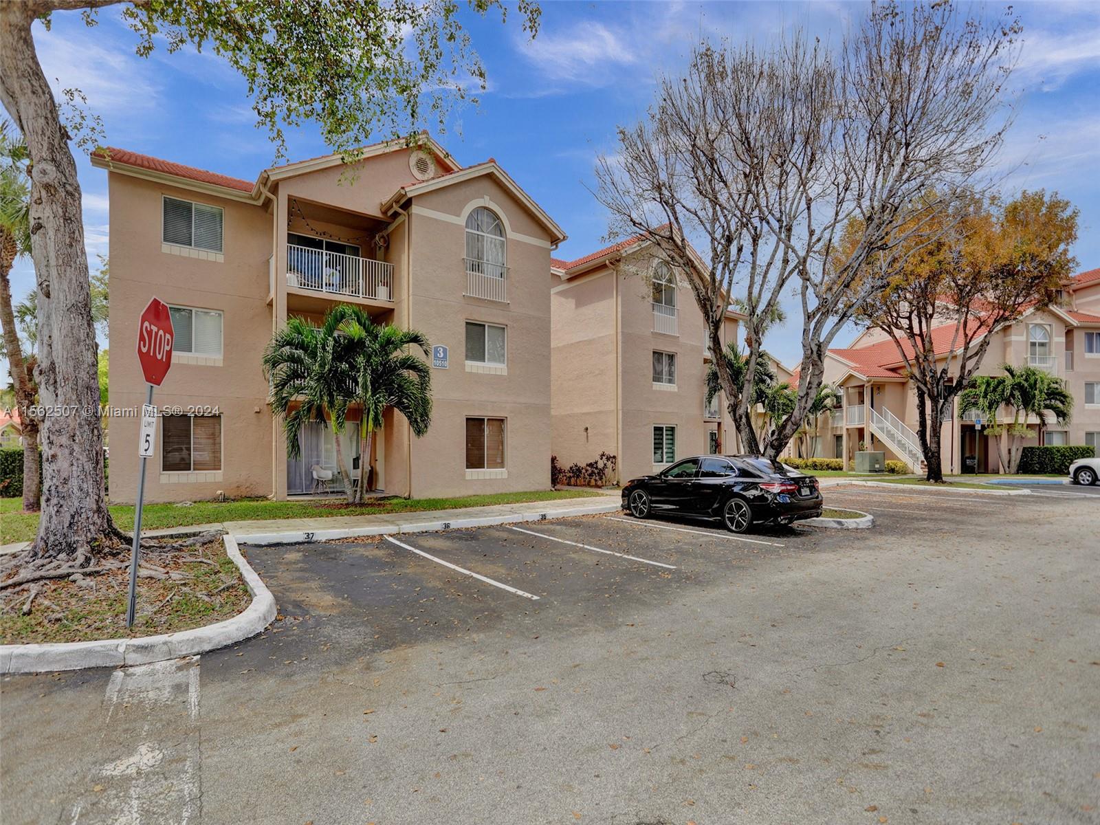 Beautiful two-bedroom condominium apartment in the highly popular Royal Palm Place At The Hammocks development.   This condominium features a modern kitchen with stainless steel appliances, black granite countertops, a passthrough to the living area, vaulted ceilings, and laminate flooring throughout, a bright and spacious main bedroom with an on-suite bathroom, washer and dryer, plenty of storage, and a balcony to enjoy summer evenings and the best part is you get to enjoy a range of amenities, including all hammocks amenities. 5 pools, gym, lake, tennis, racket ball, & bike path. This condo has 1 assigned parking and plenty of guest parking around
