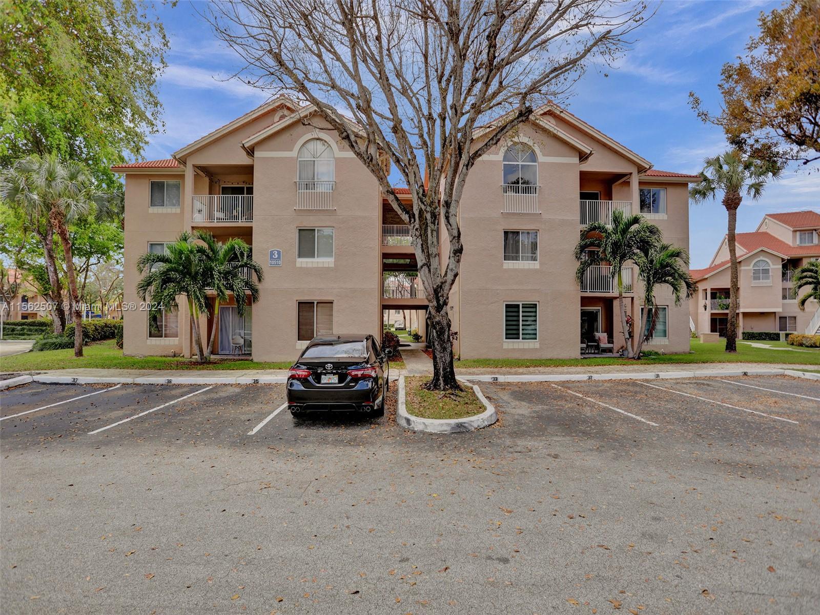 ROYAL PALM PLACE - Residential