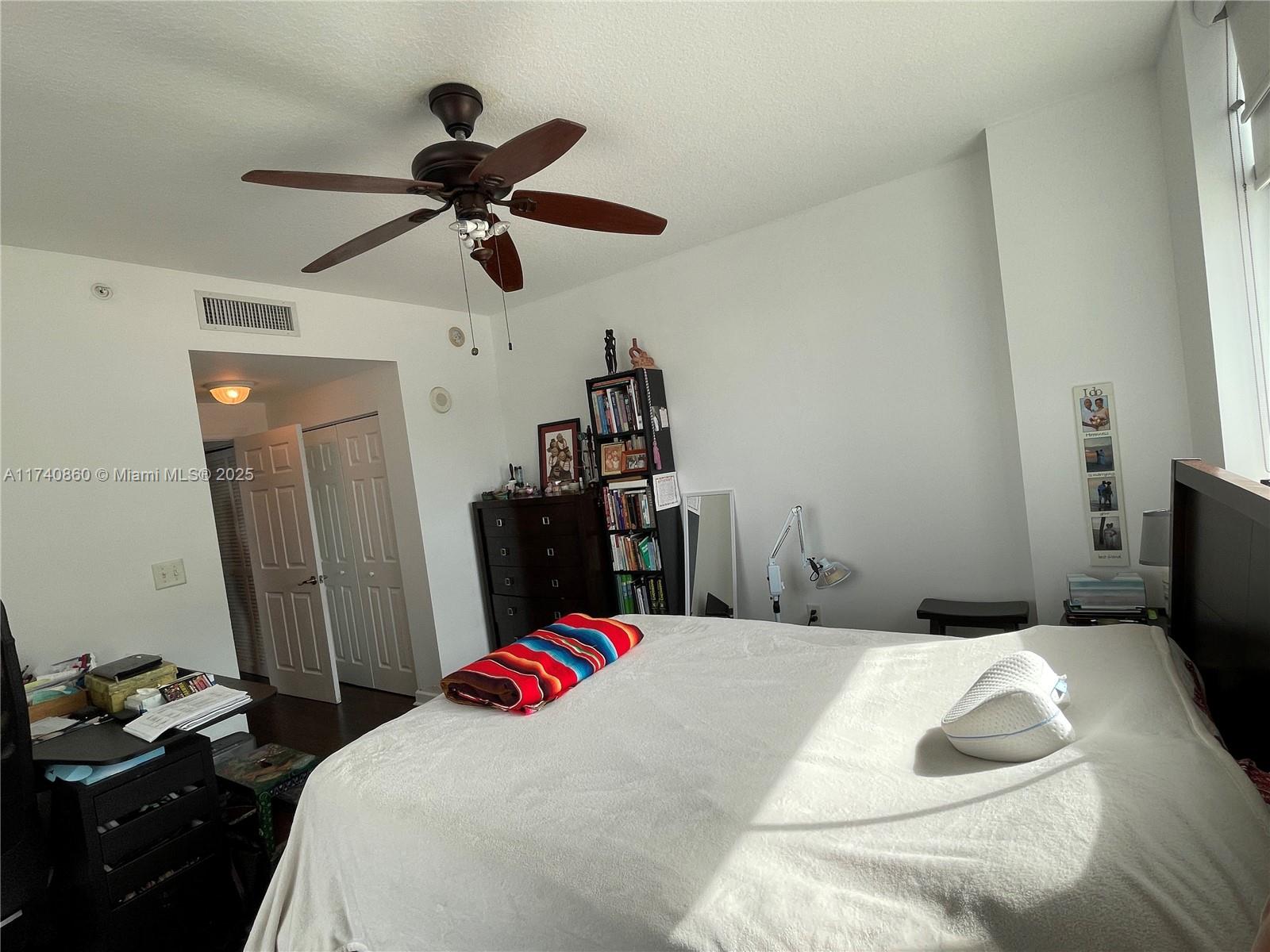 HOLLYWOOD STATION RES CON - Residential