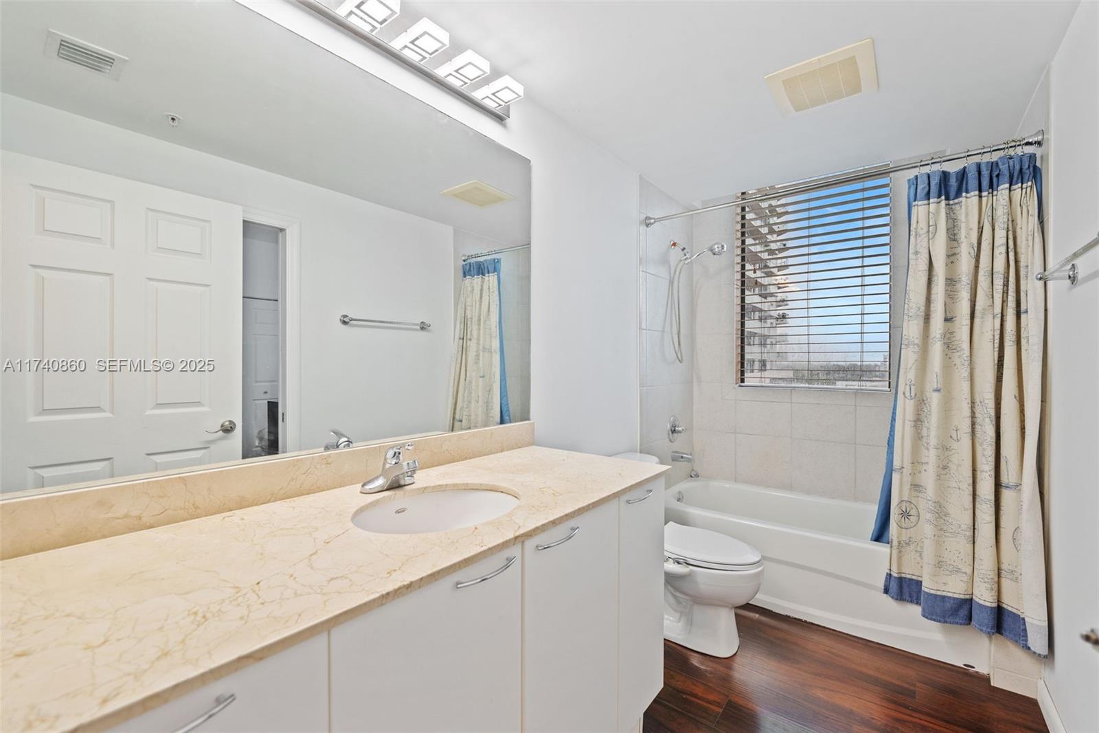 HOLLYWOOD STATION RES CON - Residential