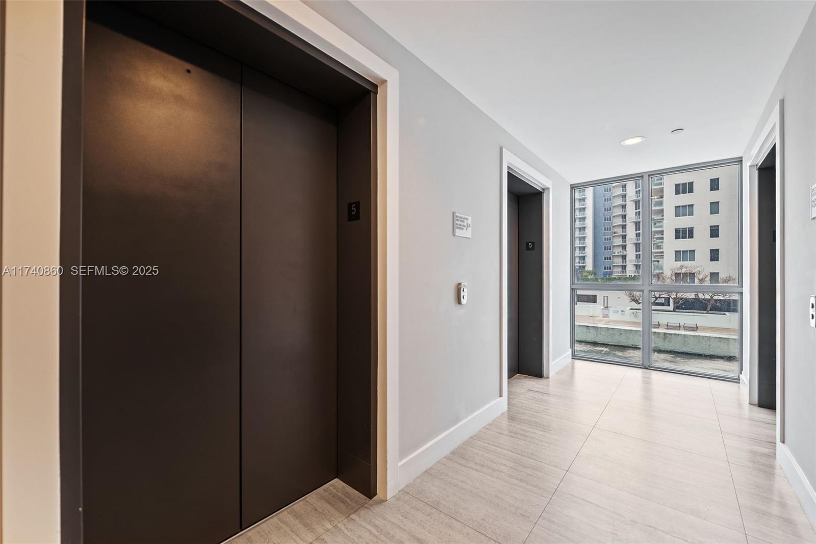 HOLLYWOOD STATION RES CON - Residential