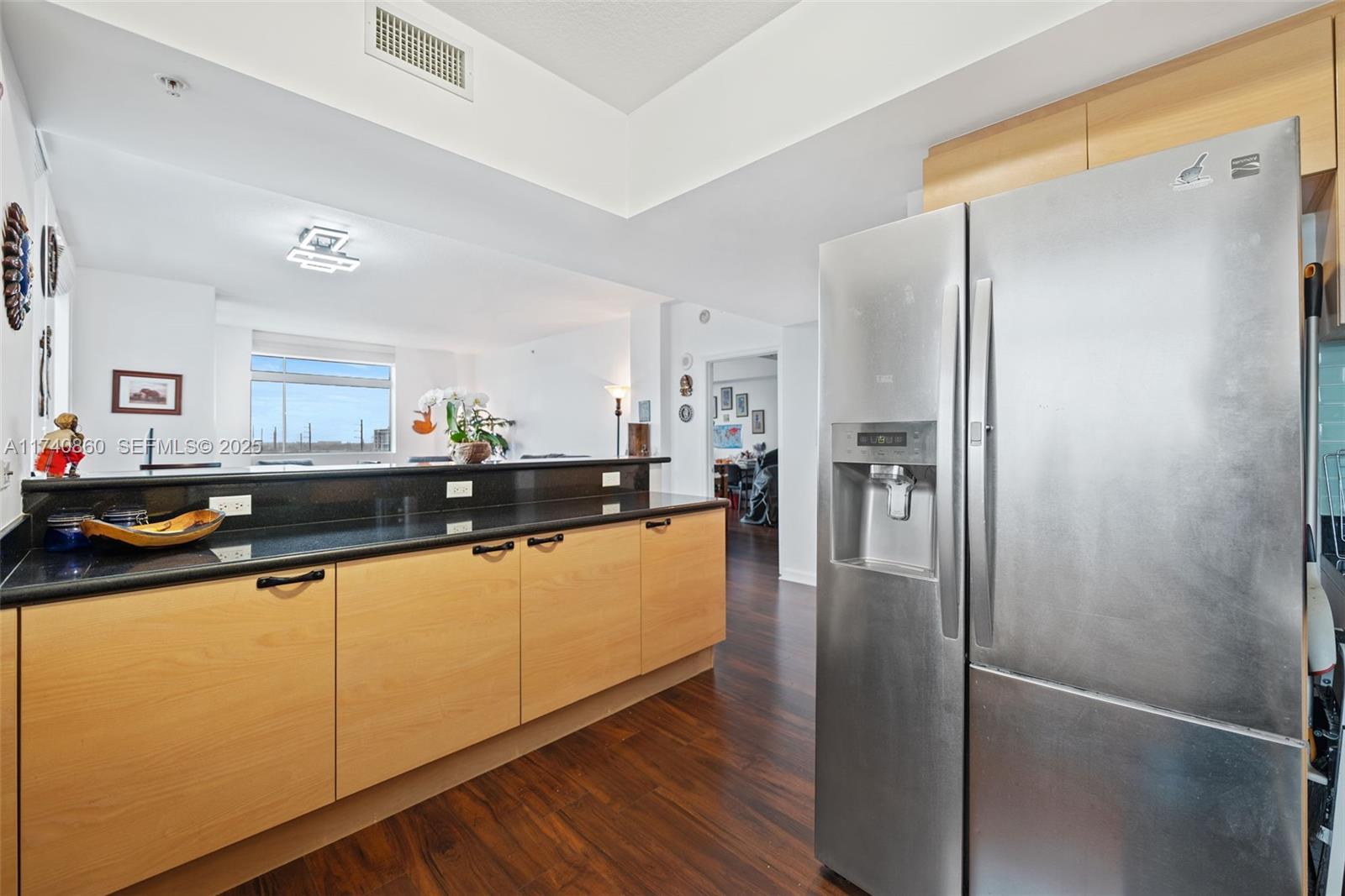 HOLLYWOOD STATION RES CON - Residential