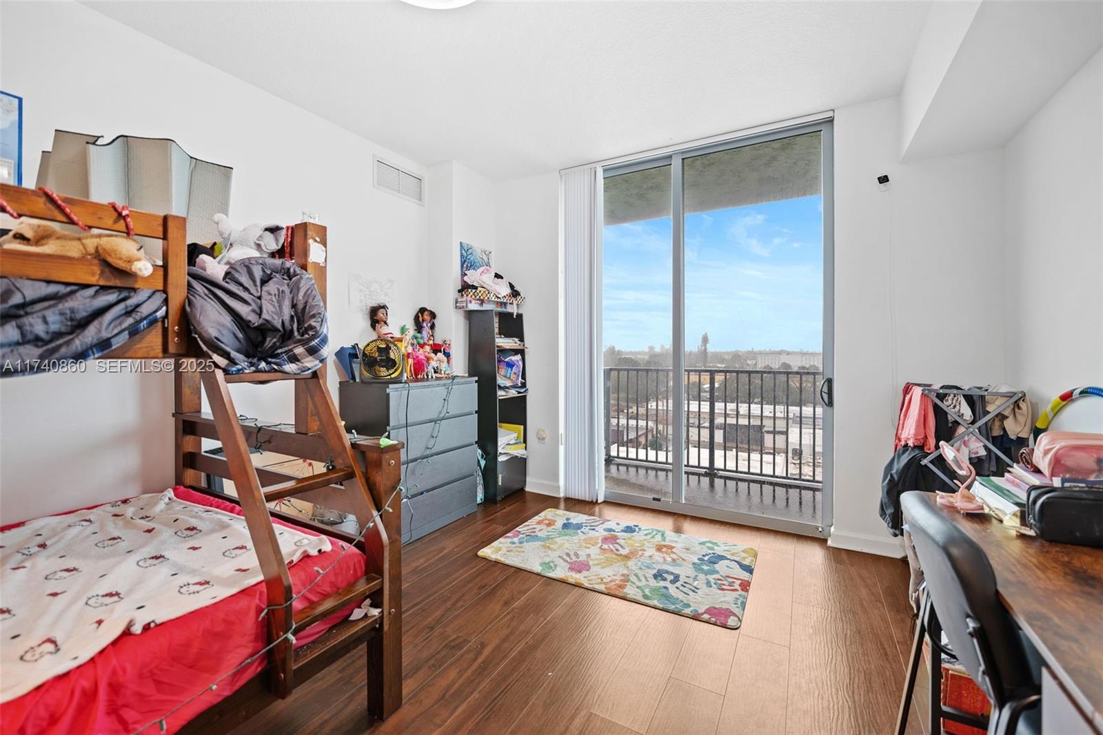 HOLLYWOOD STATION RES CON - Residential