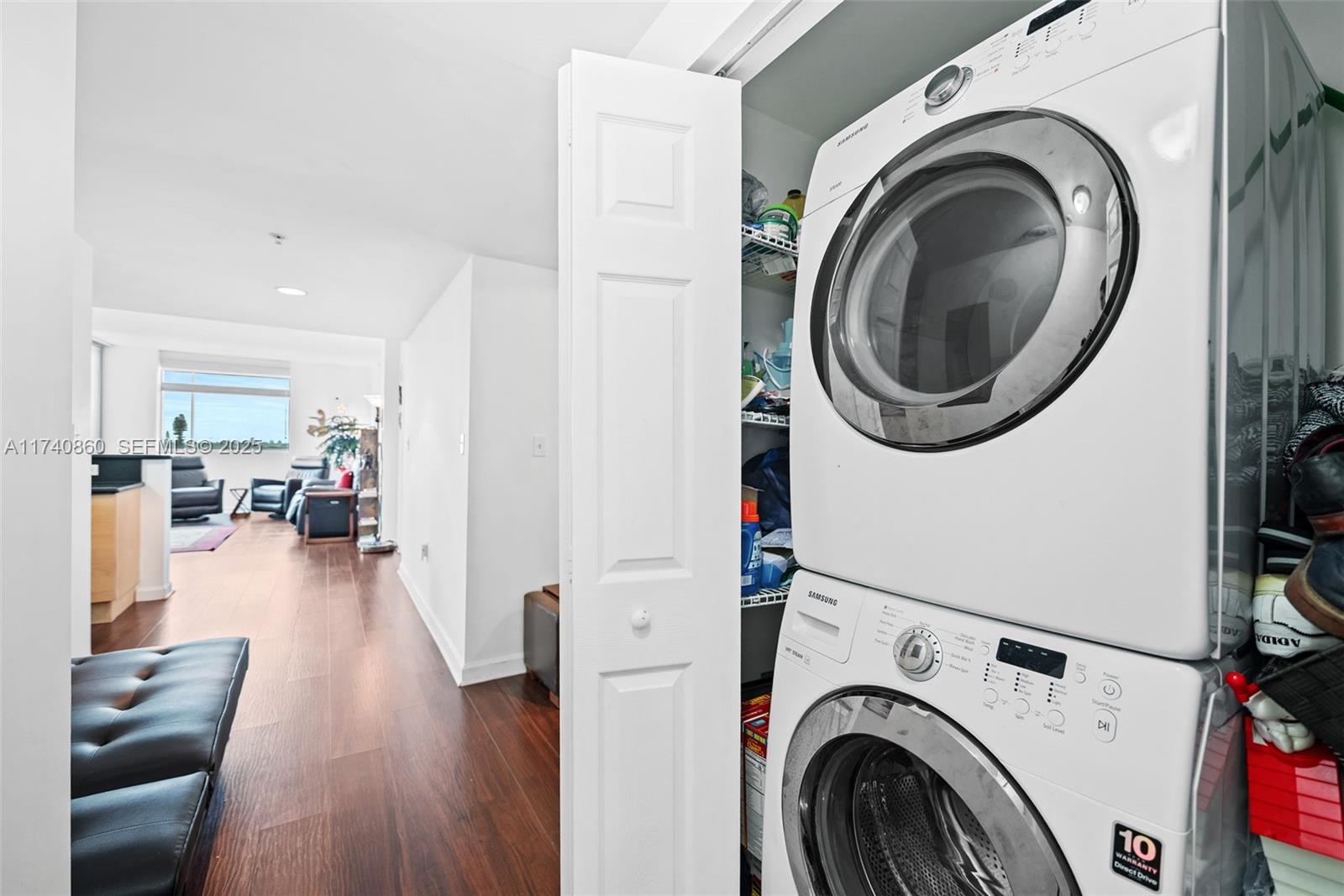 HOLLYWOOD STATION RES CON - Residential