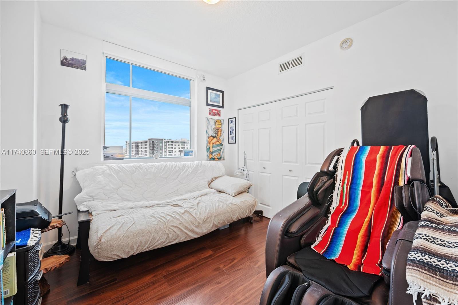 HOLLYWOOD STATION RES CON - Residential