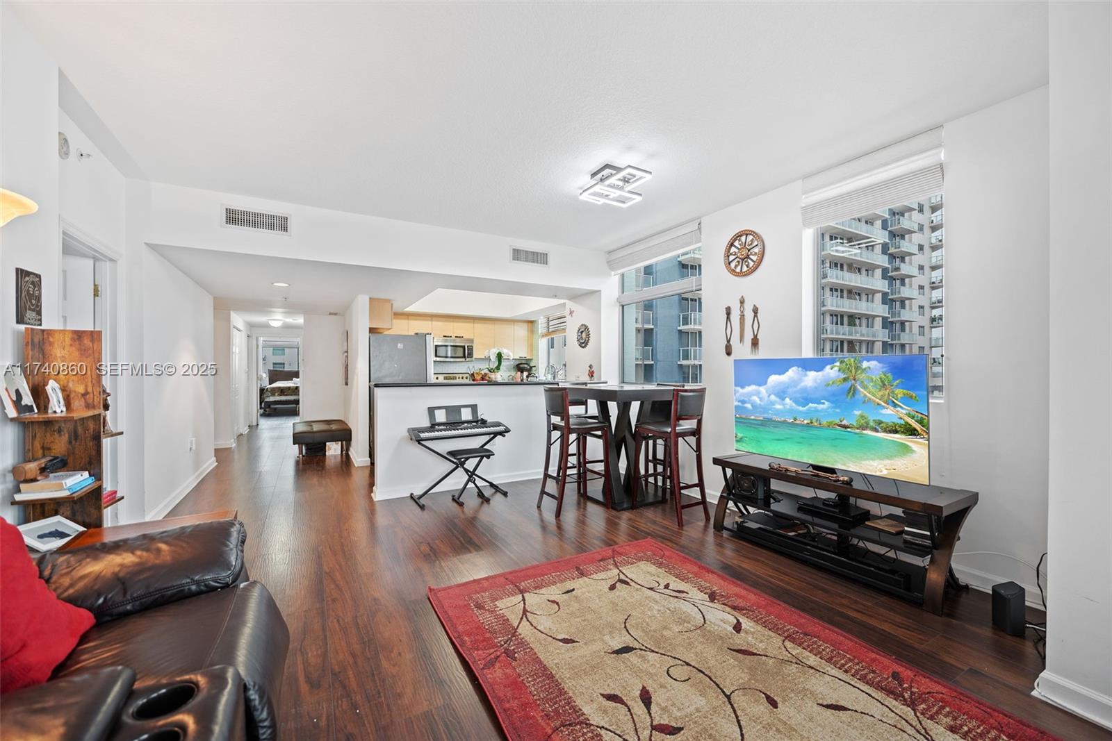 HOLLYWOOD STATION RES CON - Residential