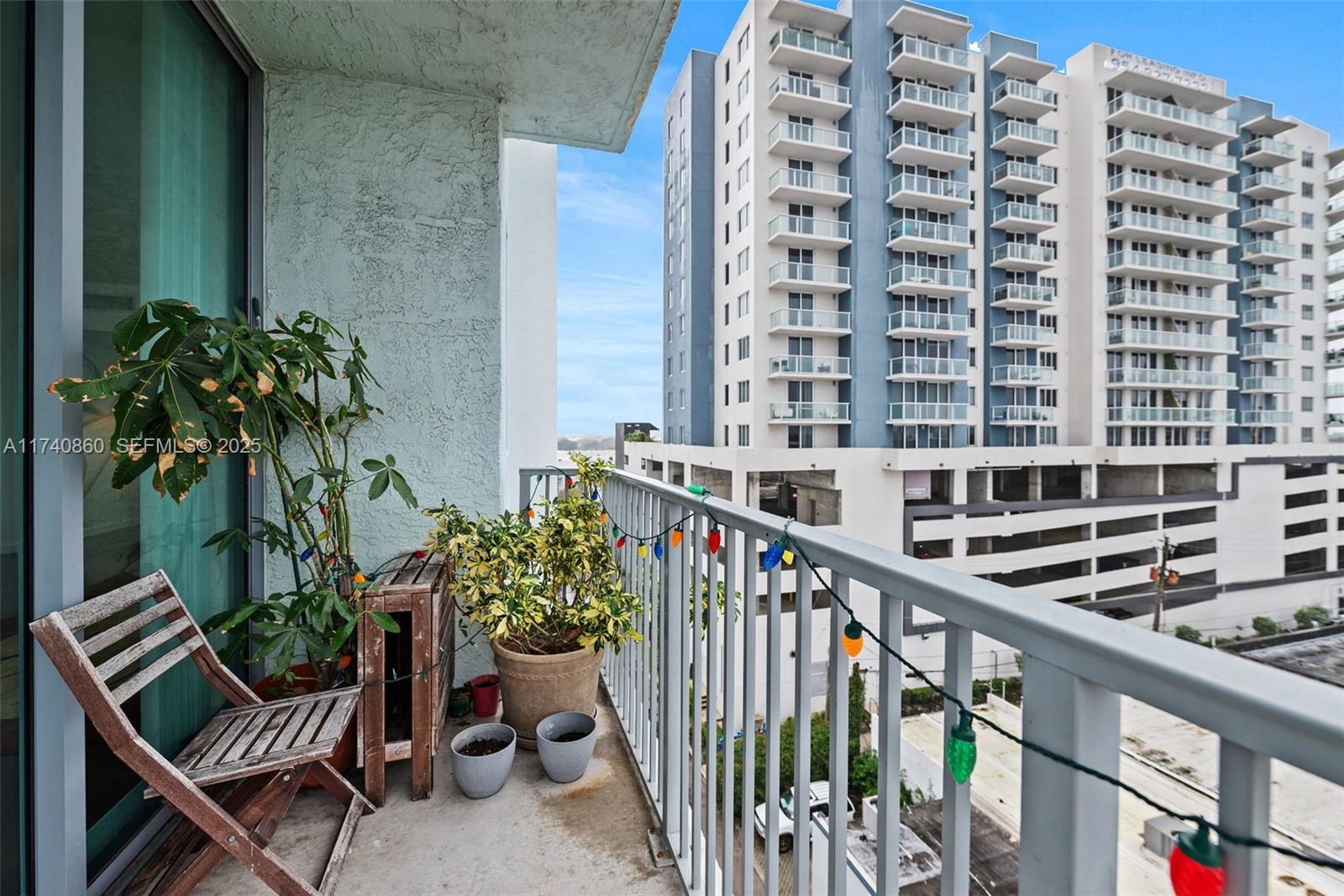 HOLLYWOOD STATION RES CON - Residential