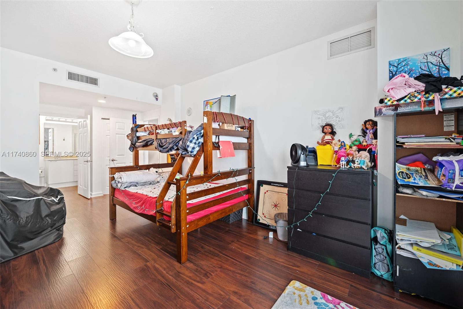 HOLLYWOOD STATION RES CON - Residential