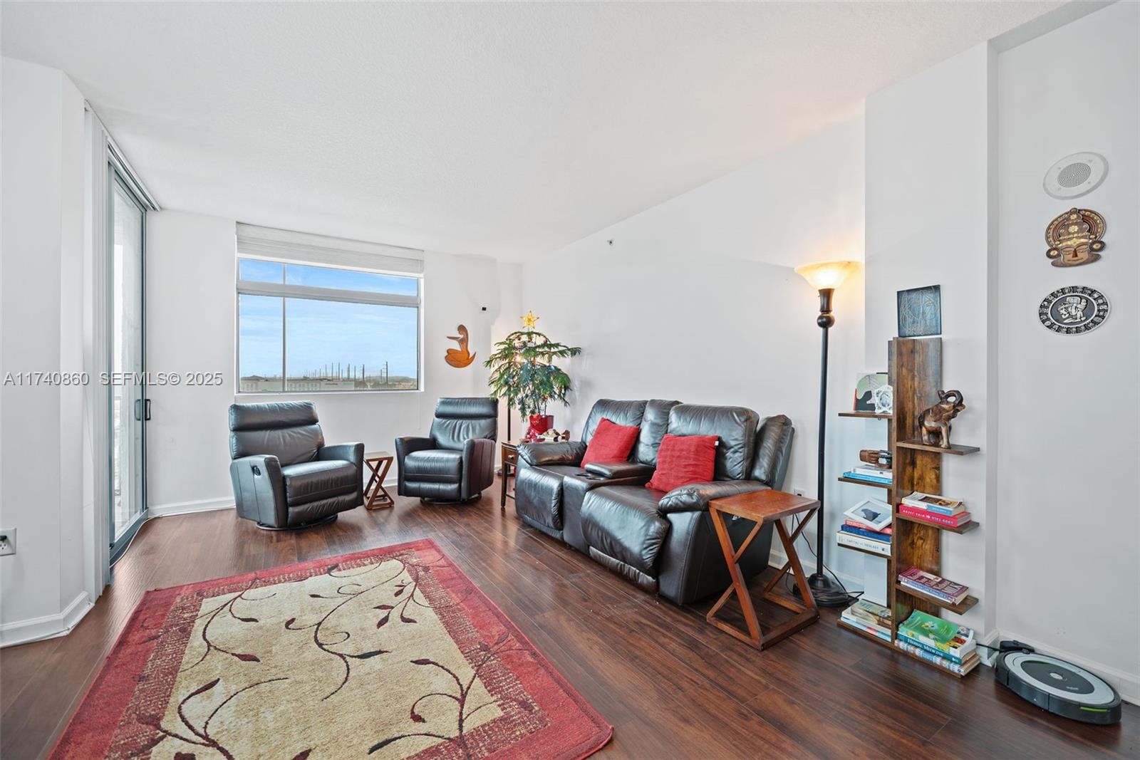 HOLLYWOOD STATION RES CON - Residential