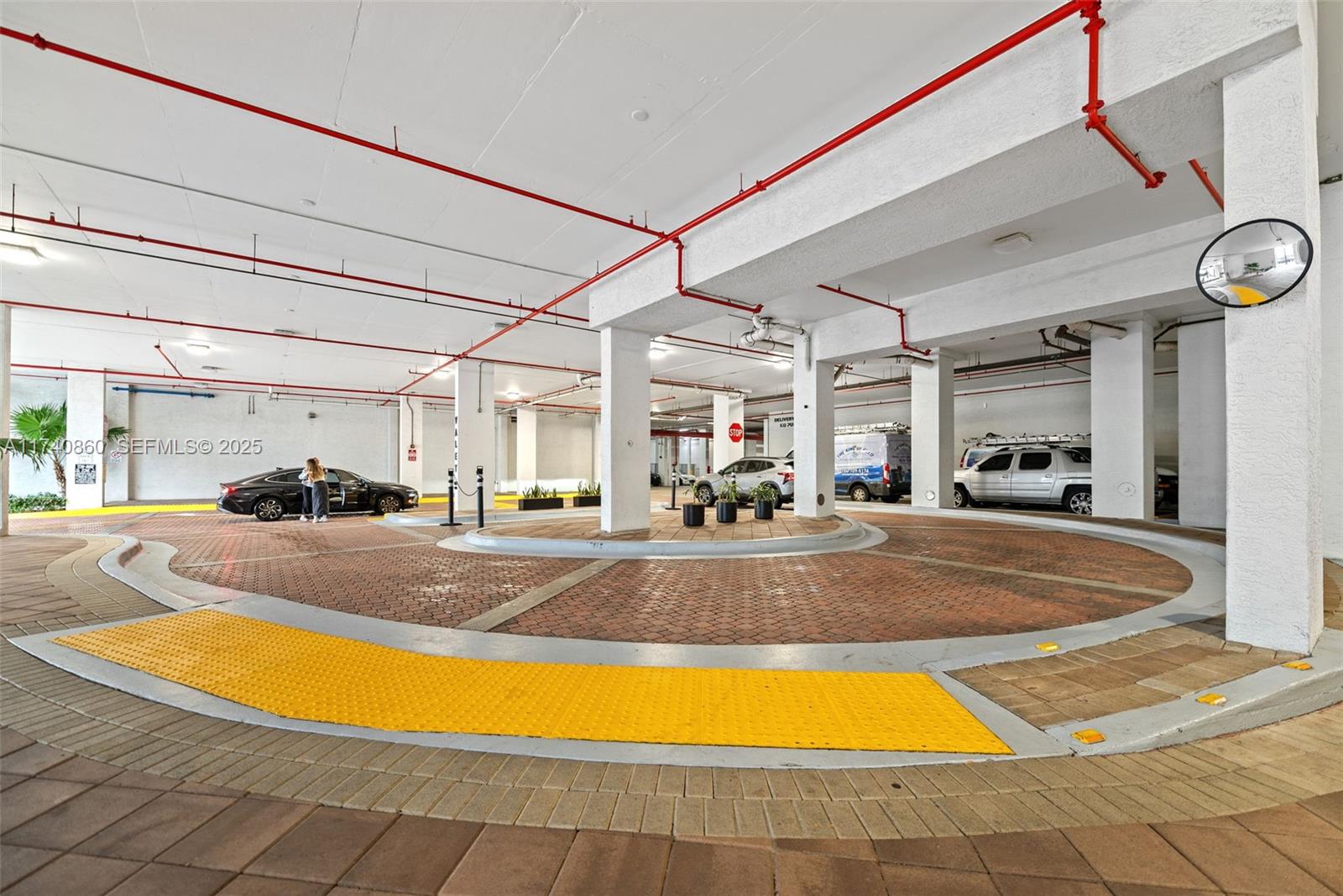 HOLLYWOOD STATION RES CON - Residential