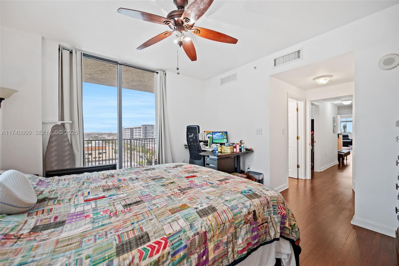 HOLLYWOOD STATION RES CON - Residential