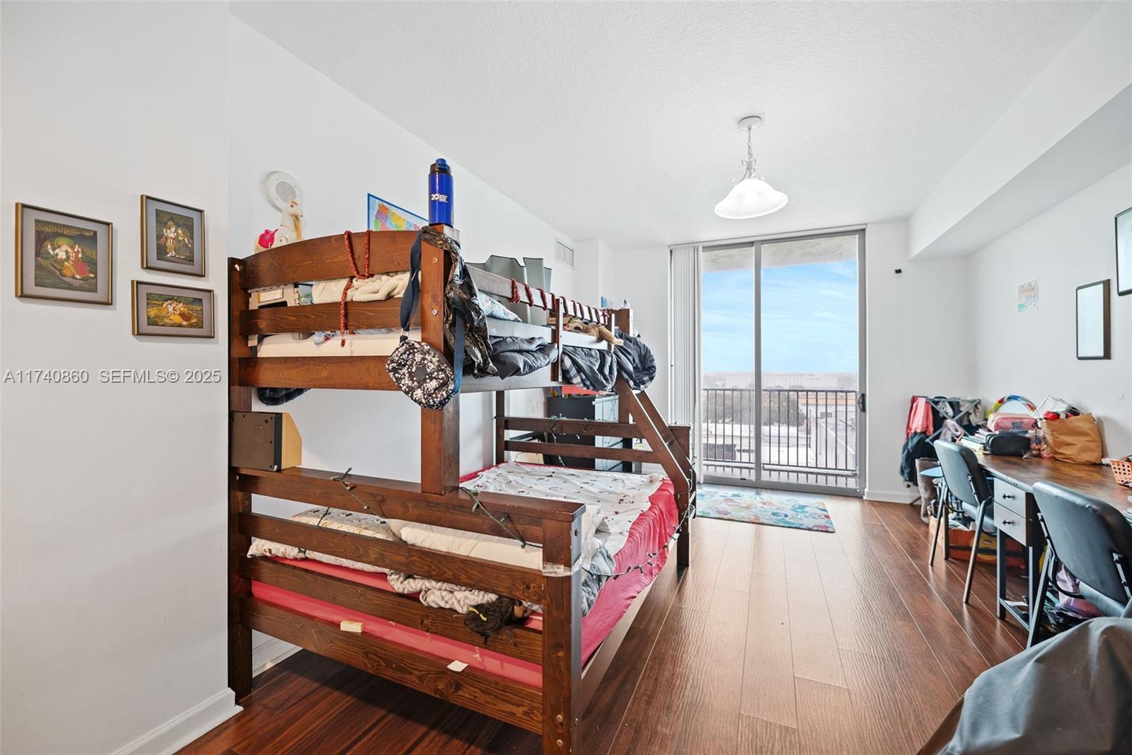 HOLLYWOOD STATION RES CON - Residential