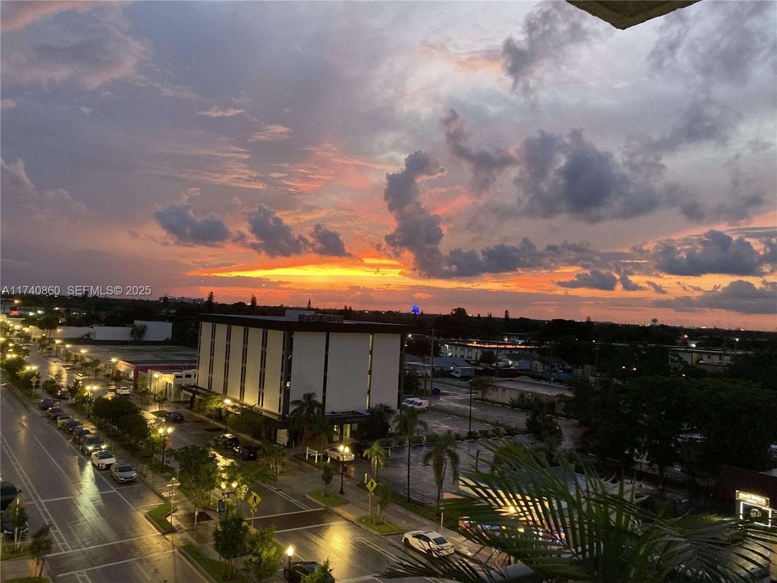 HOLLYWOOD STATION RES CON - Residential